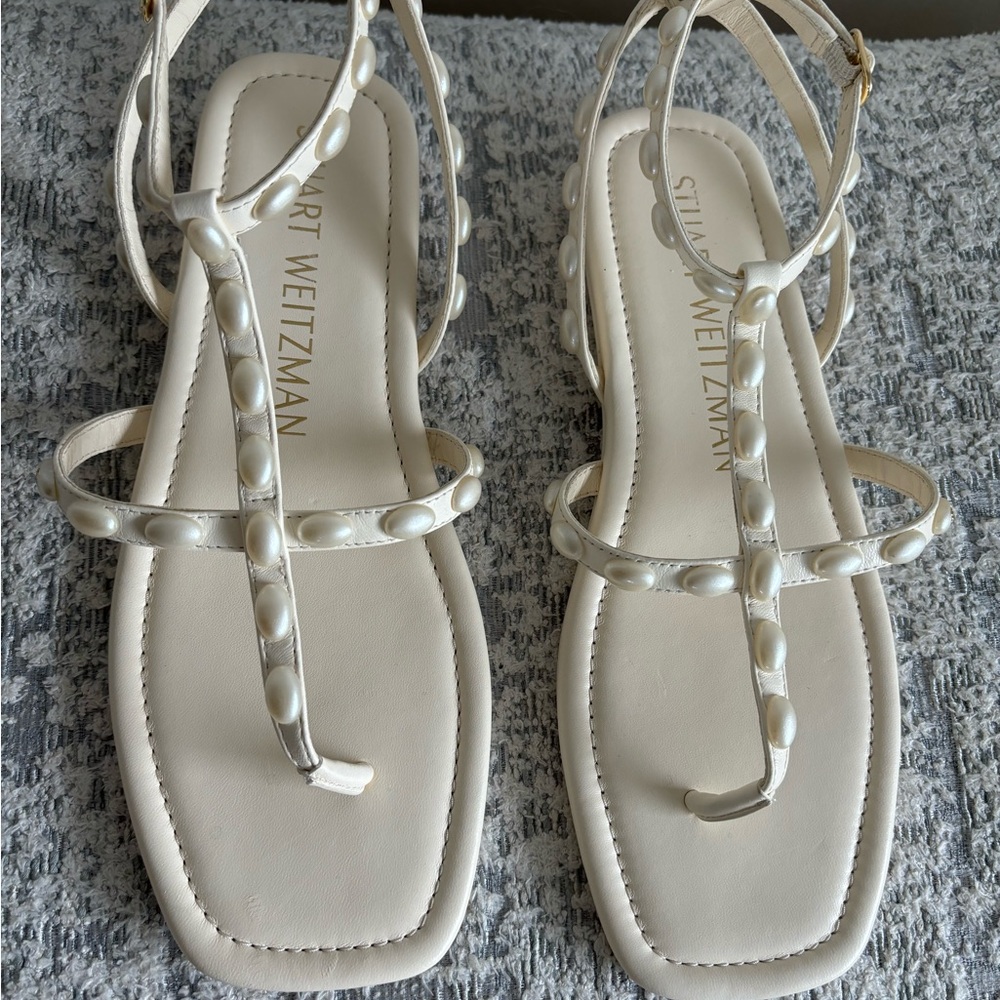 Authentic Stuart Weitzman Pearlita flat cream leather Sandals.